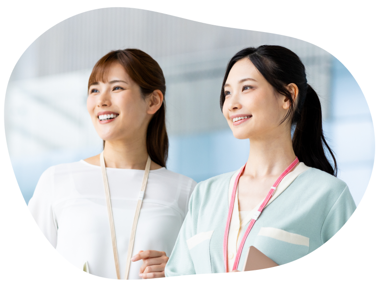 2人笑顔の女性写真